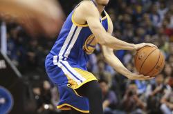 开云体育-雷霆碾压篮网，库里状态火热