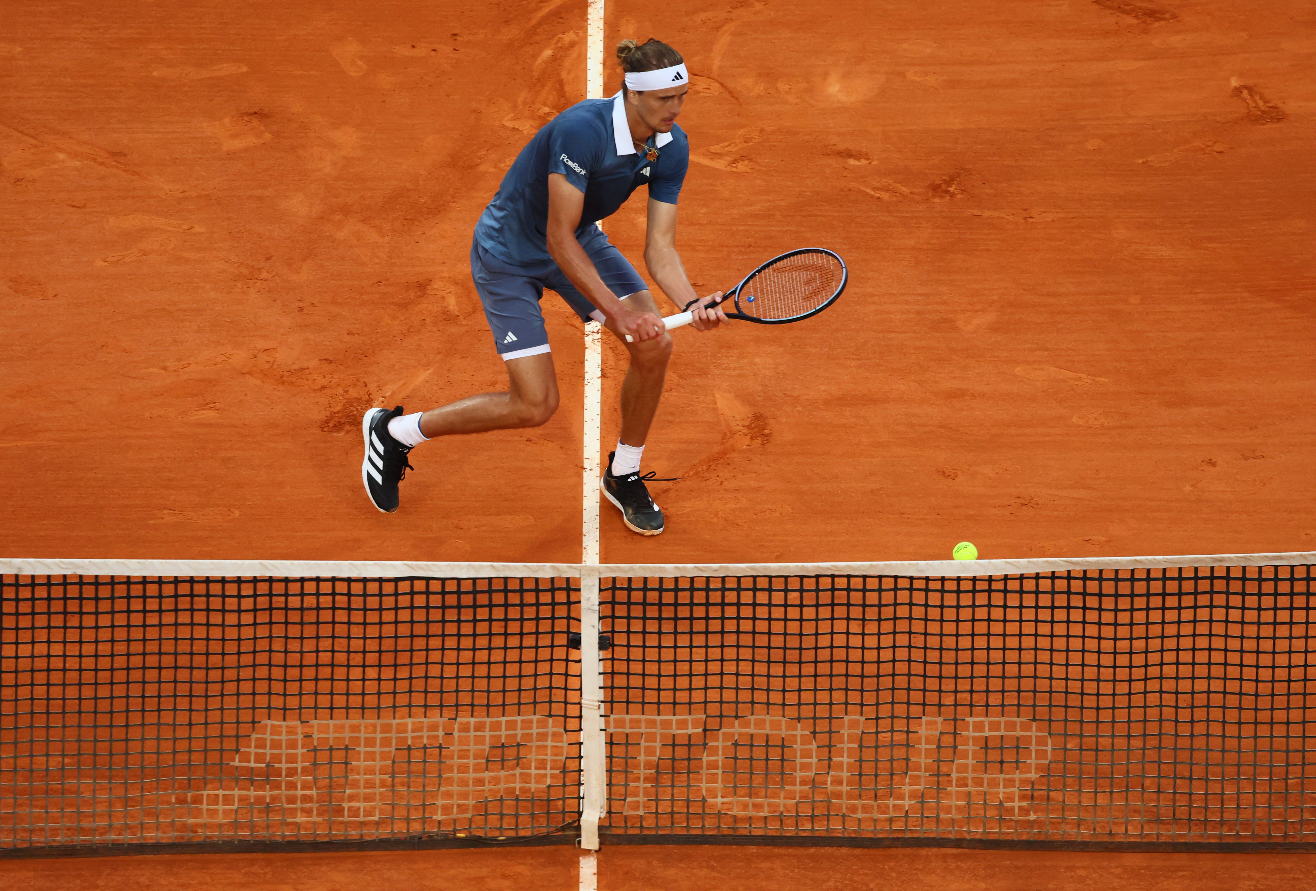 包含西班牙网球队险胜德国网球队，兹维列夫爆发神勇的词条